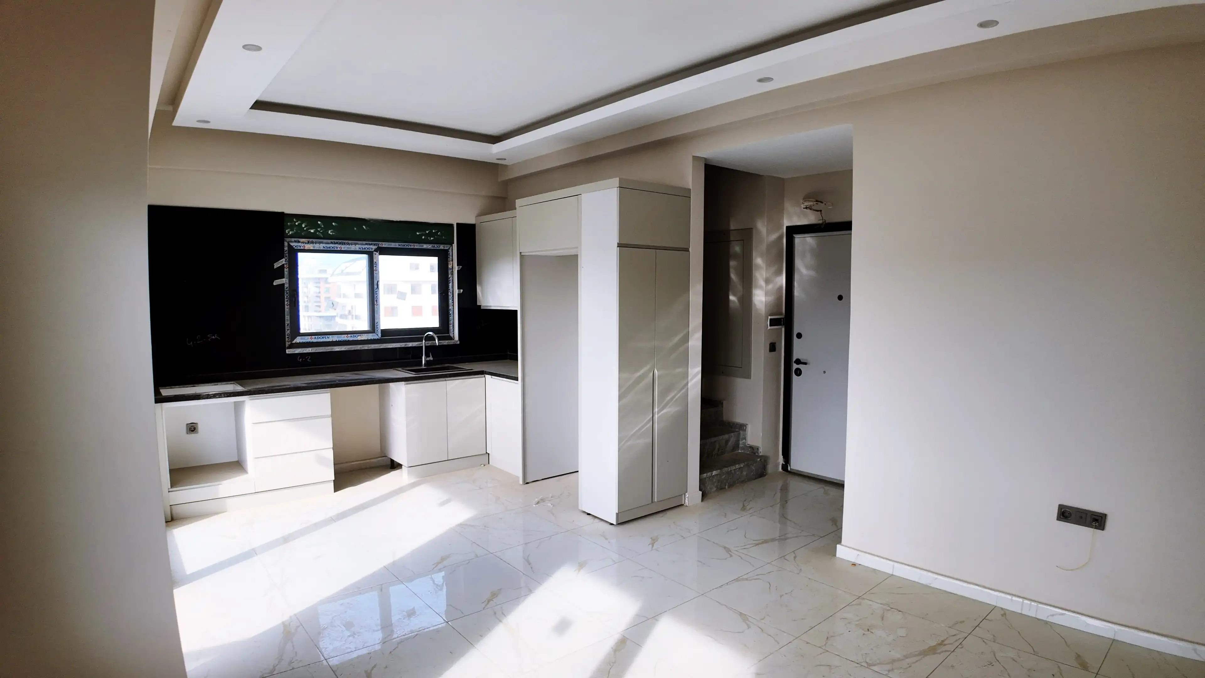 Изображение Стильный пентхаус 2+1 с просторными интерьерами и террасой